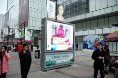 银河galaxy集团广告屏成都步行街登台,将靓丽进行到底